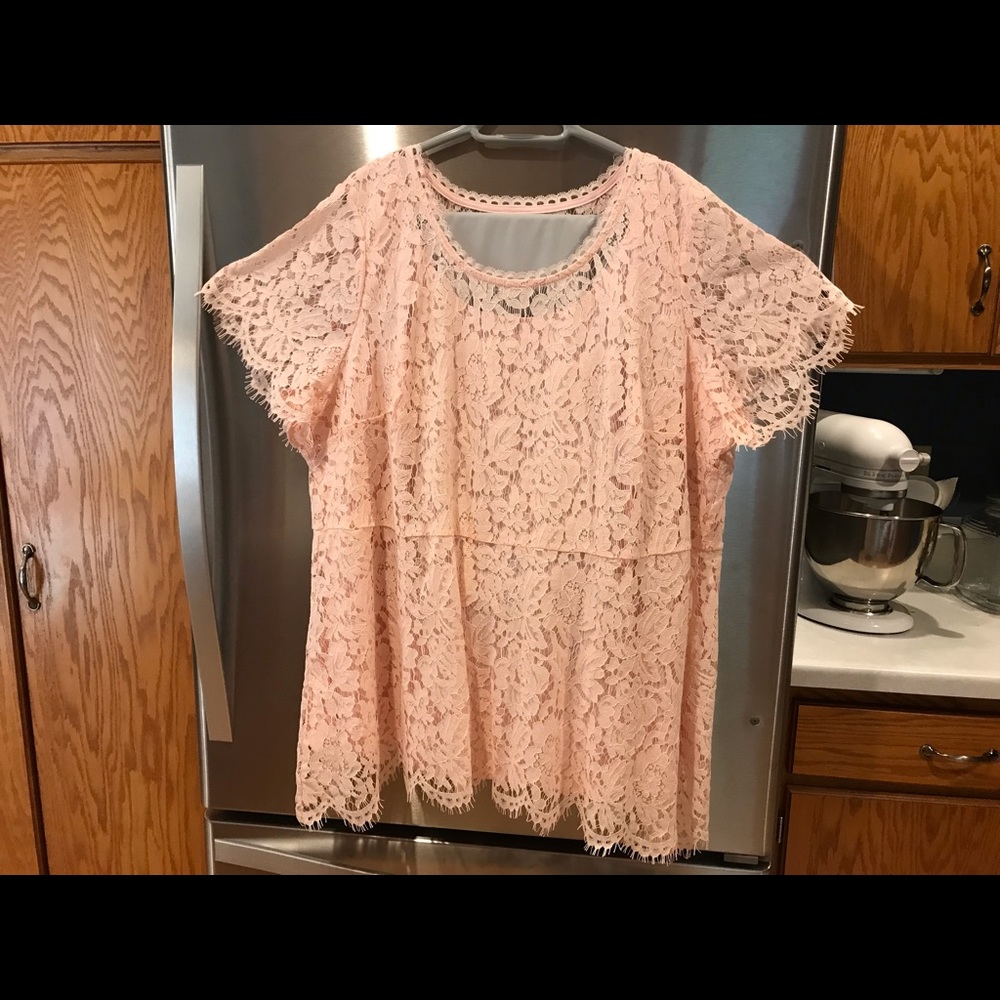 New Isaac Mizrahi Live Lace Peplum Lined Top in Blush